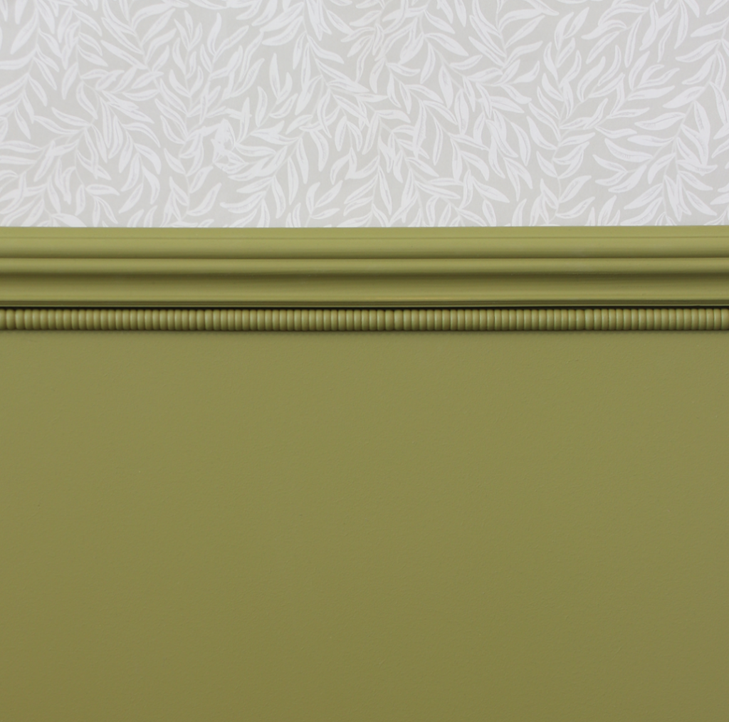 Green moulding with gray wallpaper